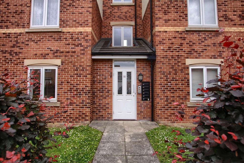 Property photo 1 of 11 Mb2.Jpg