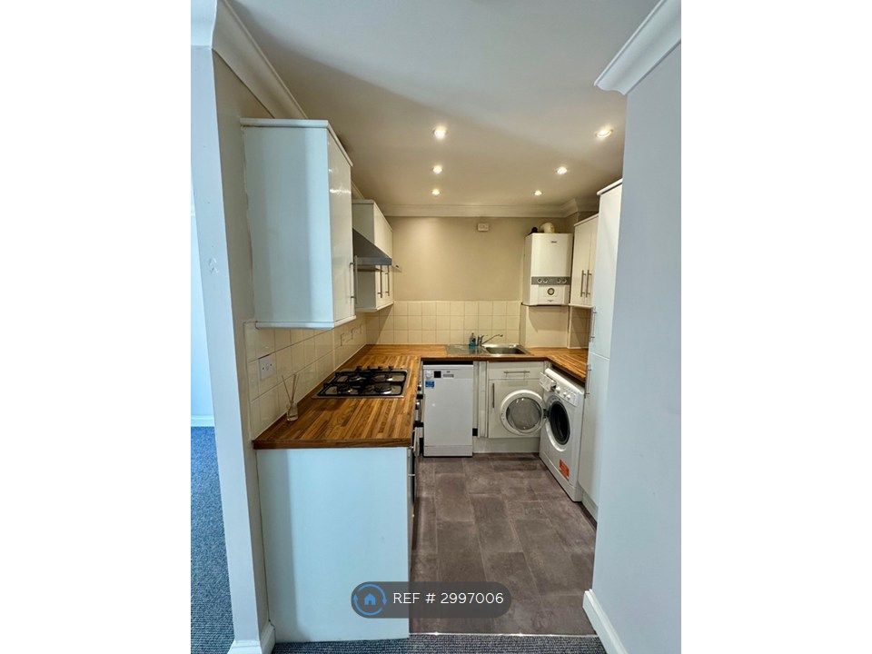 Property photo 3 of 8 Kitchen