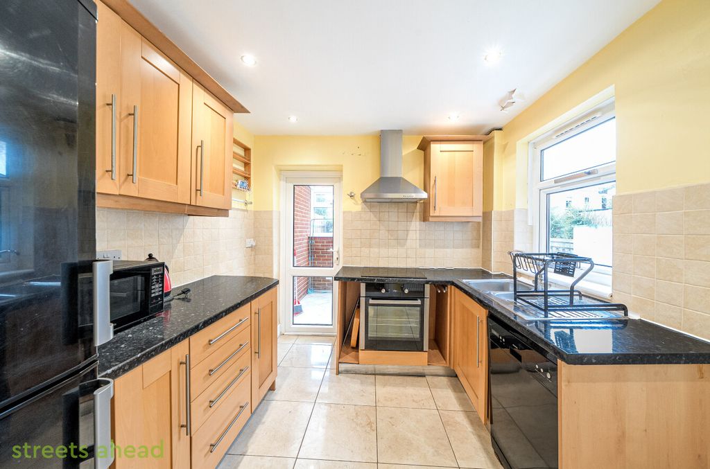 Property photo 3 of 20 6955d730-672B-434...