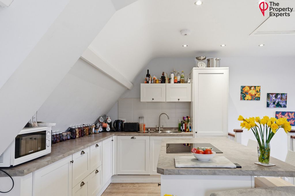 Property photo 3 of 34