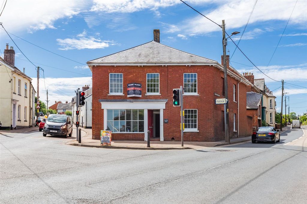 Property photo 1 of 5