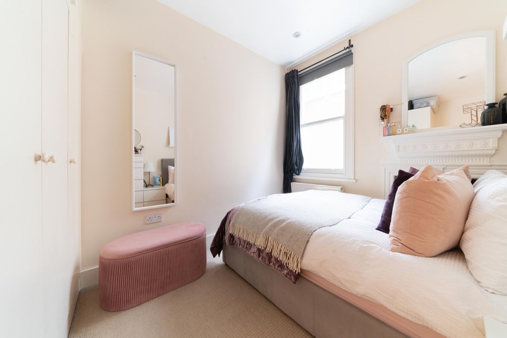 Property photo 3 of 5 Bedroom