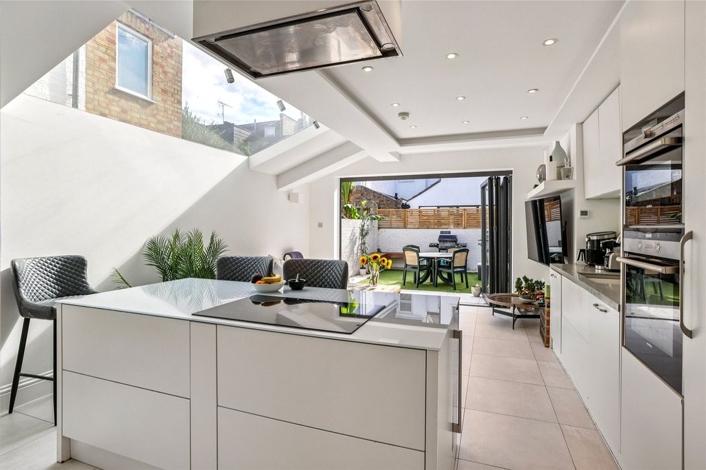 Property photo 2 of 13 Kitchen/Dining