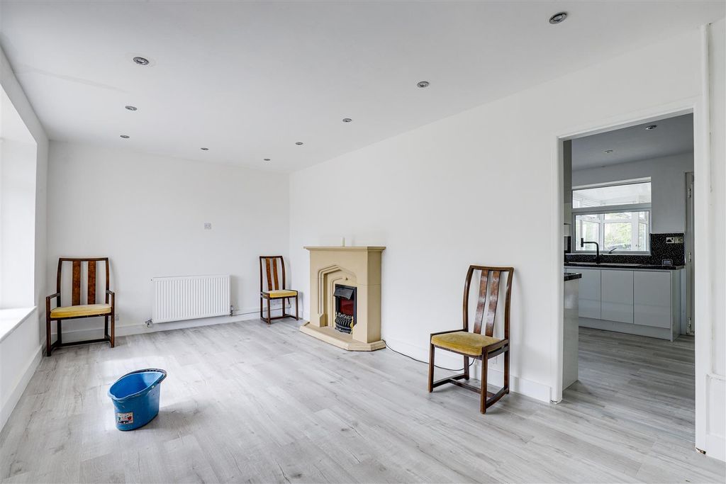 Property photo 2 of 17 Img_0557-Img_0561.Jpg