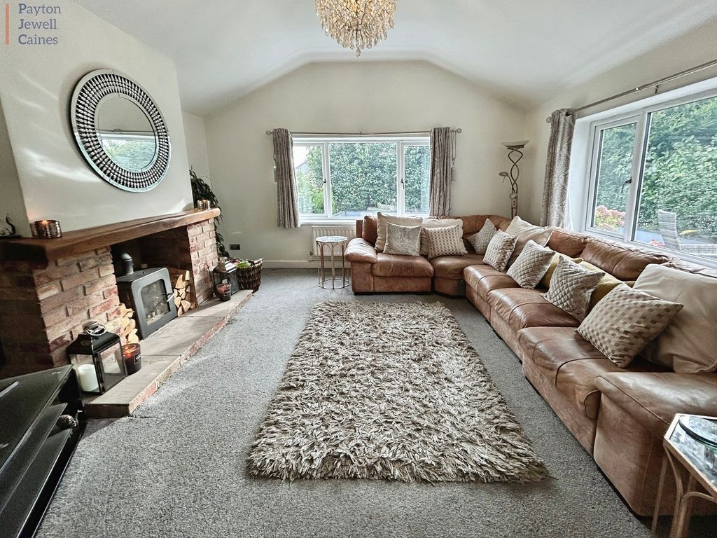 Property photo 2 of 22 Lounge