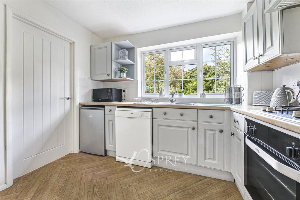 Property photo 3 of 22 Kitchen
