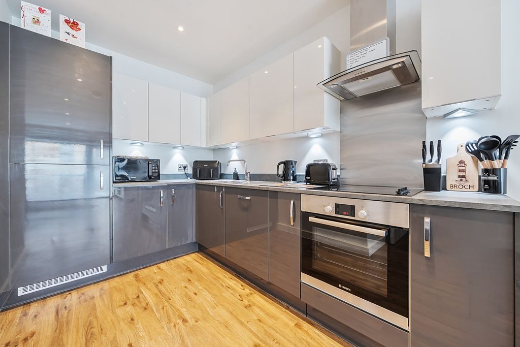 Property photo 2 of 17 Kitchen