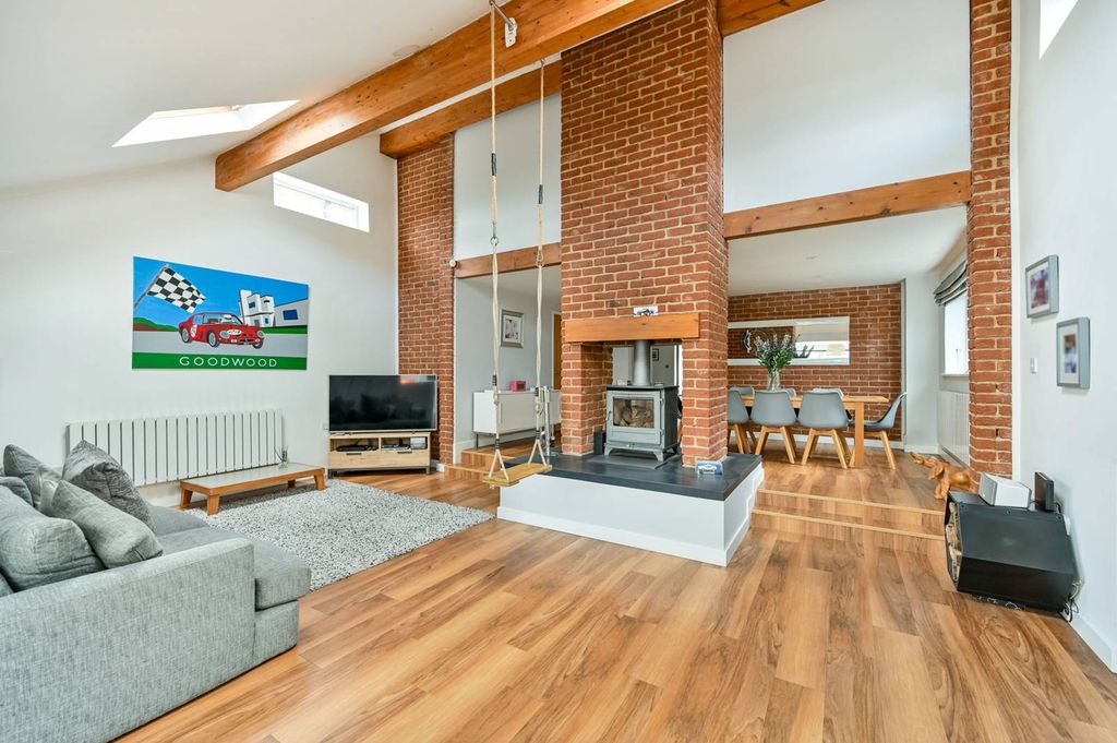 Property photo 2 of 22