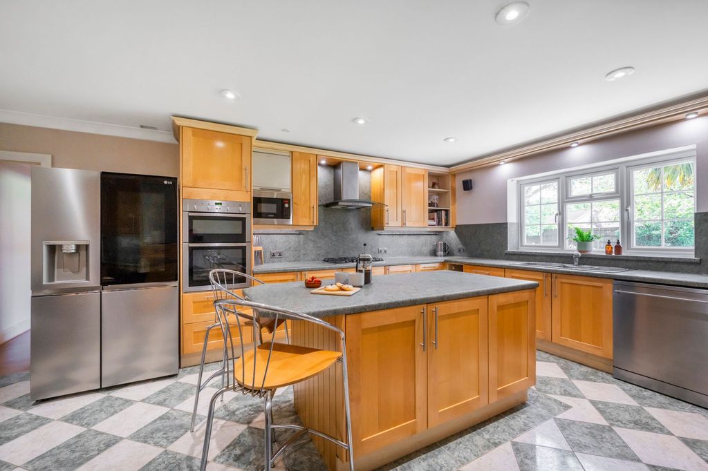 Property photo 3 of 23 Kitchen Breakfast Room