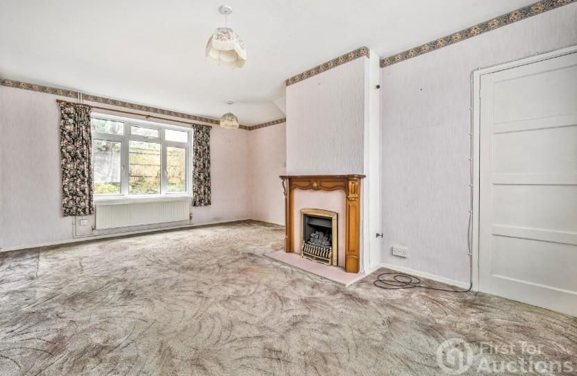 Property photo 3 of 14 Living Area