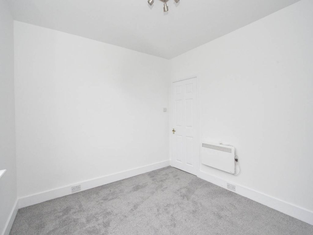 Property photo 2 of 8 33Sighthillgardens_0012