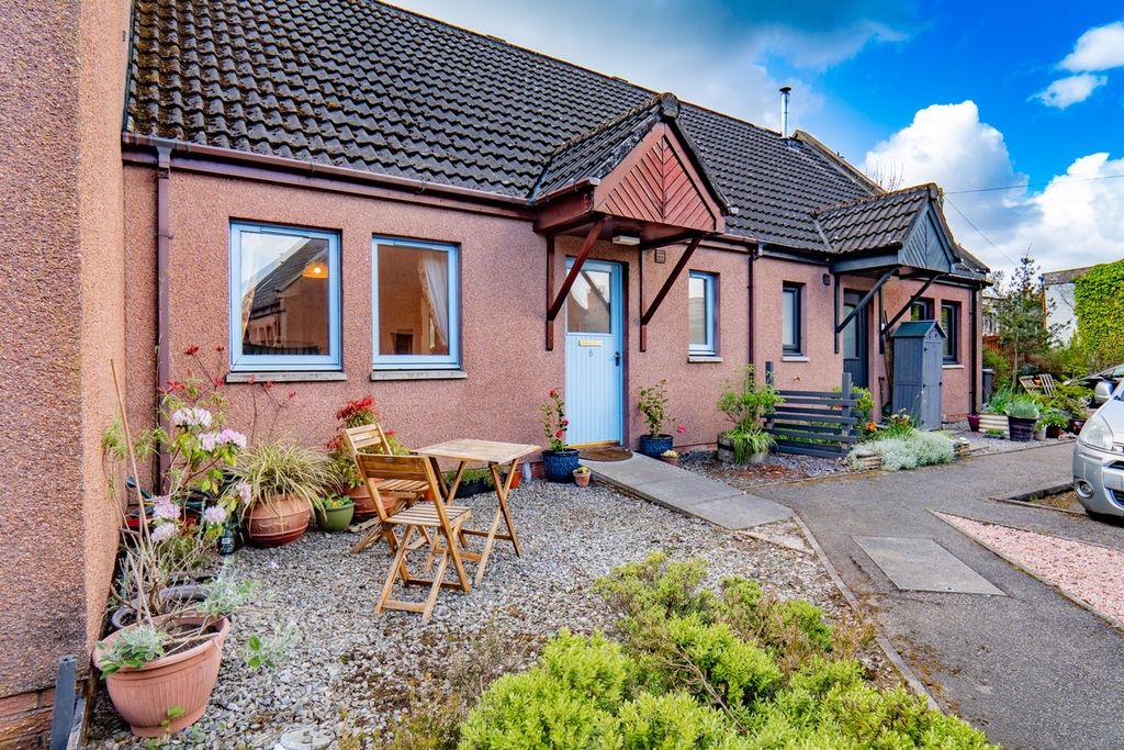Property photo 1 of 28