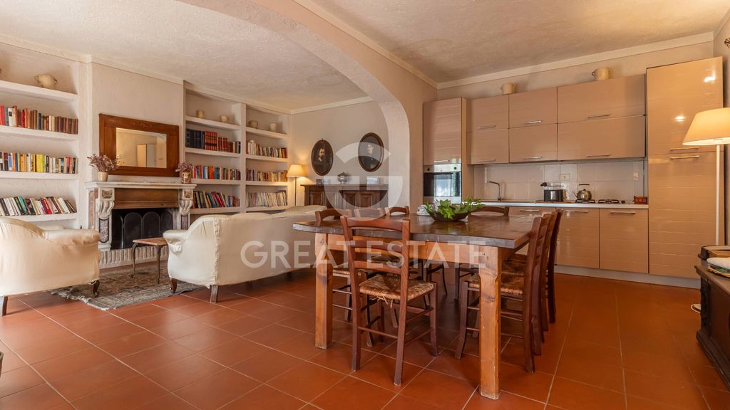 Property photo 2 of 40 Interiors