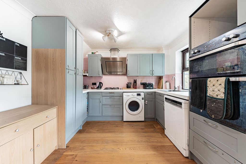 Property photo 2 of 19 Kitchen (1)
