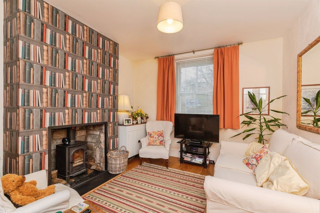 Property photo 2 of 20