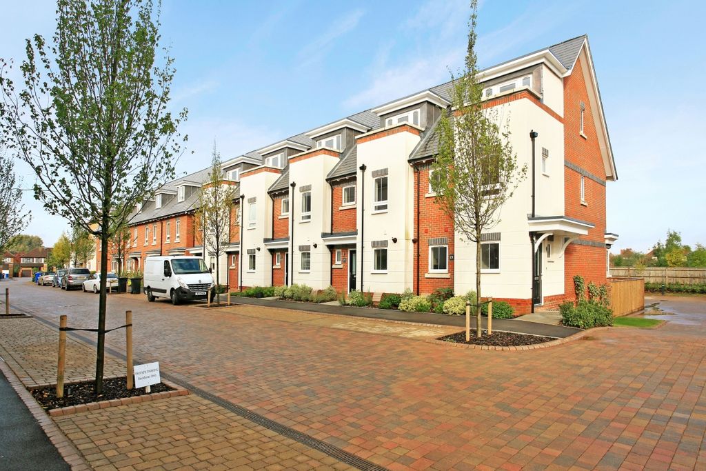 Property photo 1 of 10 136713 Ph19