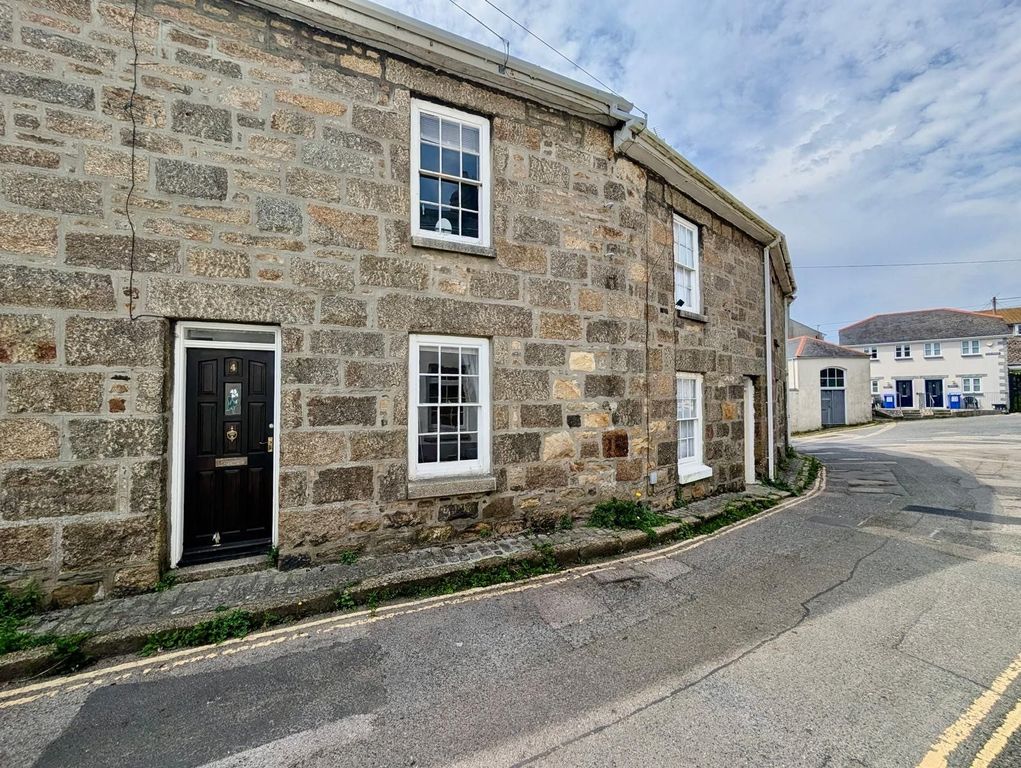 Property photo 1 of 9 2 Bedroom Mid Terraced House For Sale