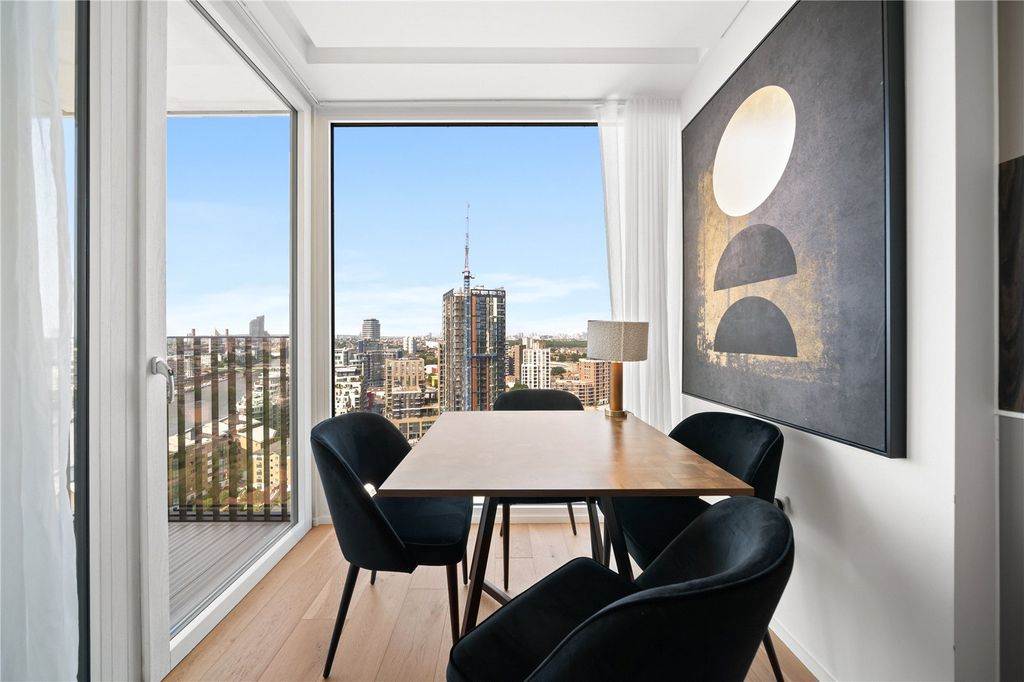 Property photo 3 of 10 Dining