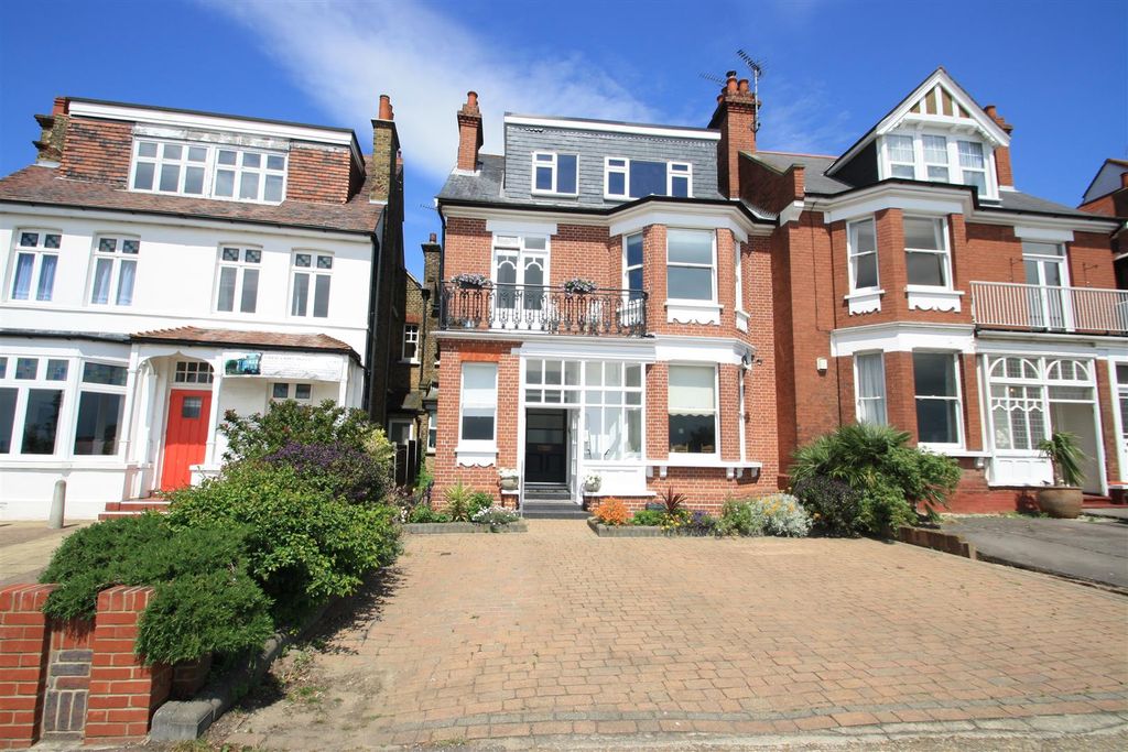 Property photo 1 of 14 Front