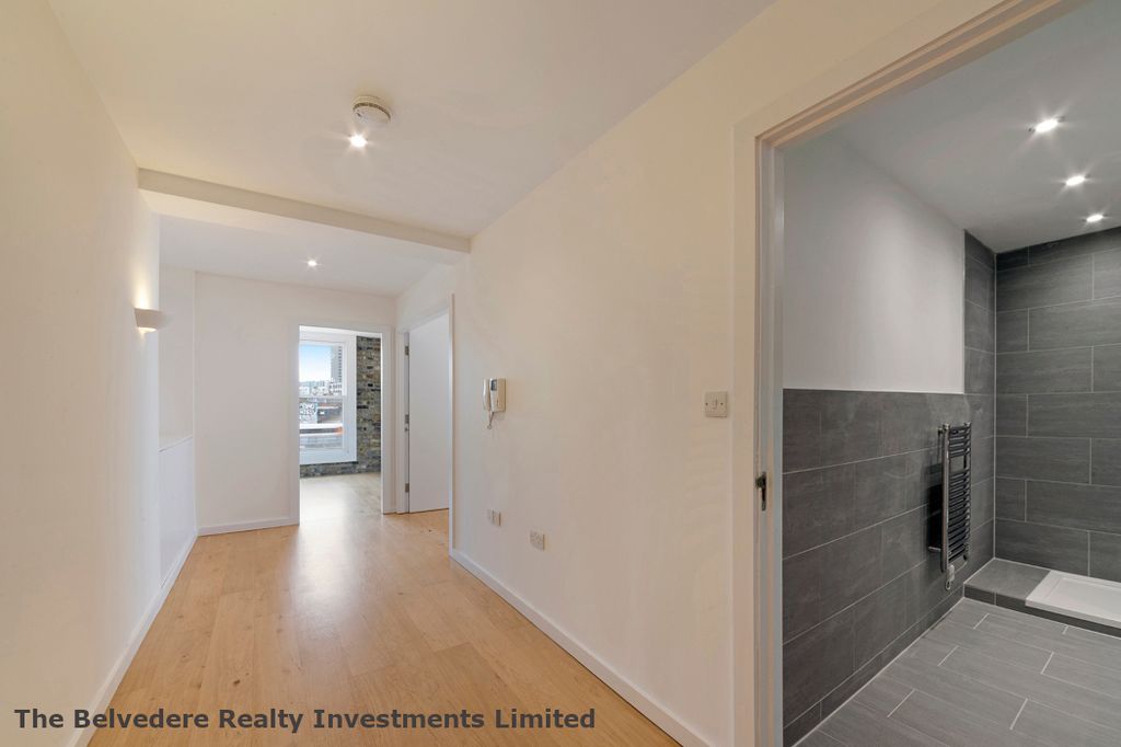 Property photo 1 of 4 Hallway