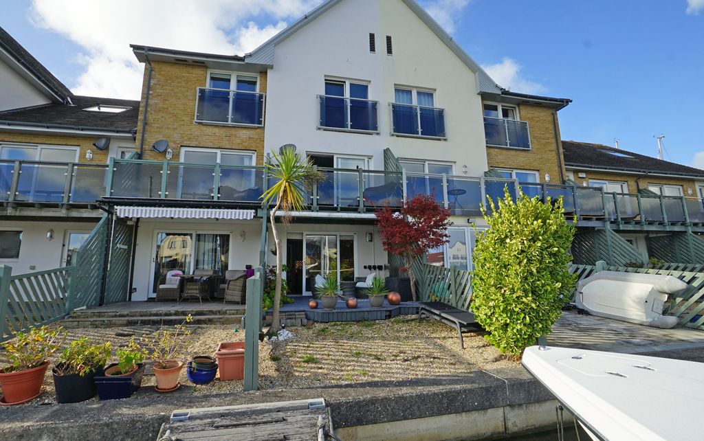 Property photo 1 of 21