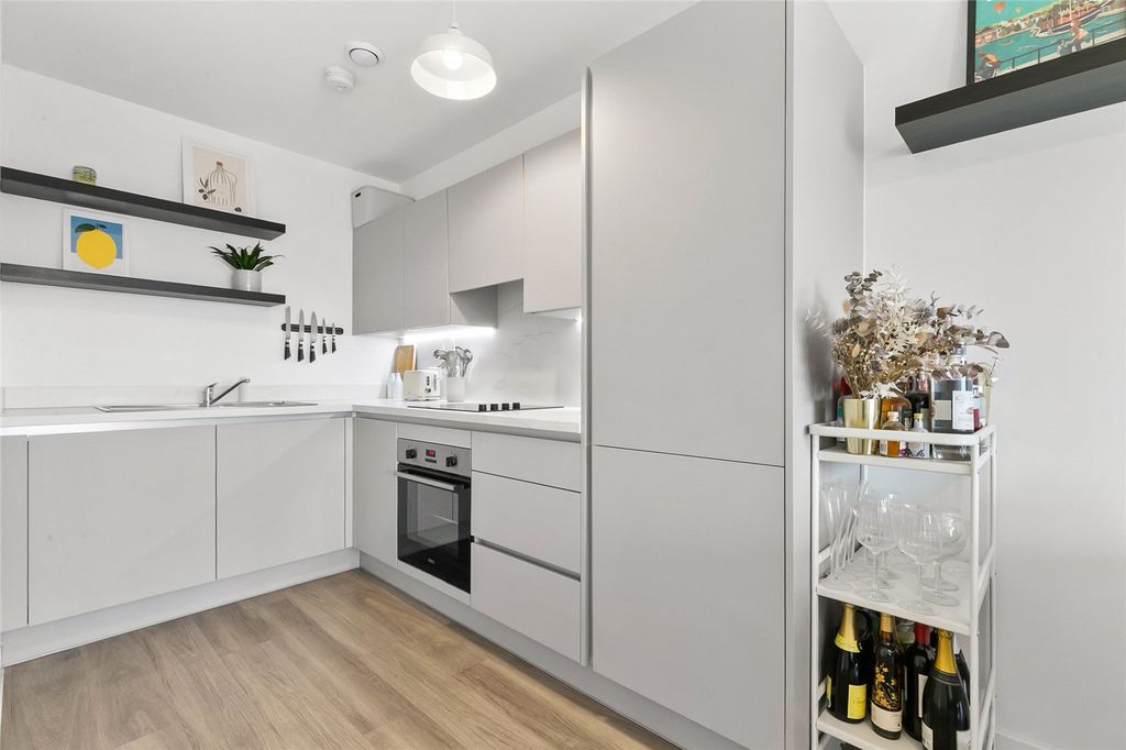 Property photo 3 of 12 Kitchen