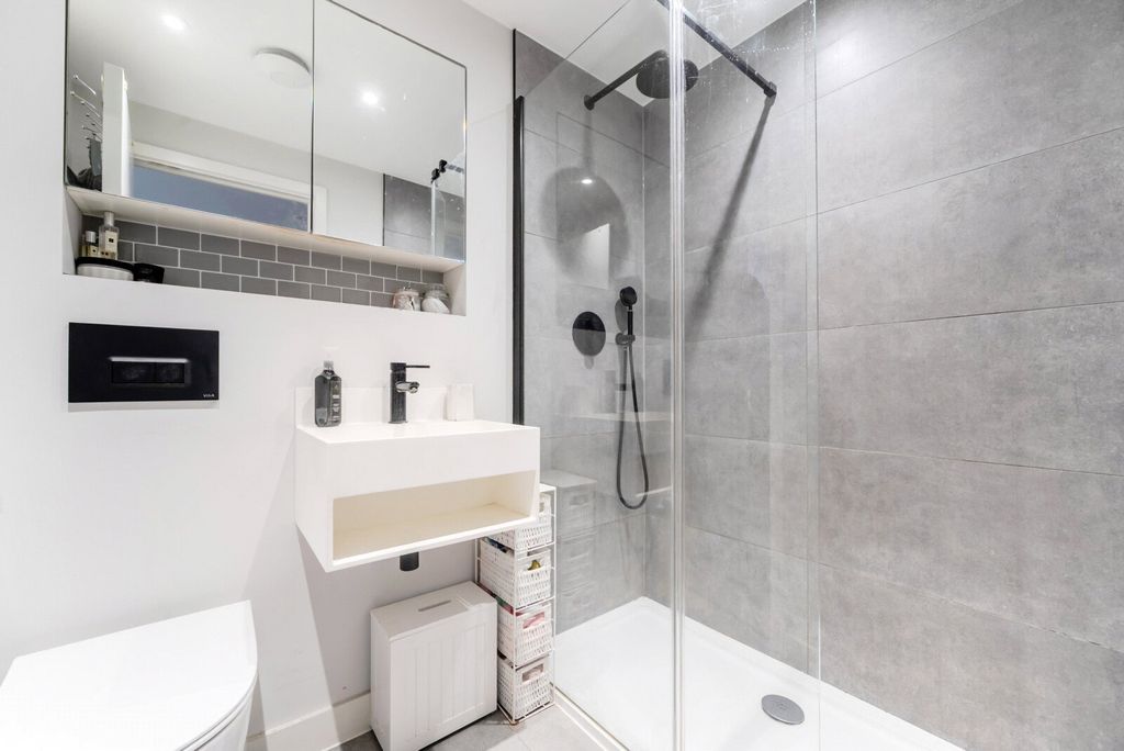 Property photo 3 of 13 Bathroom