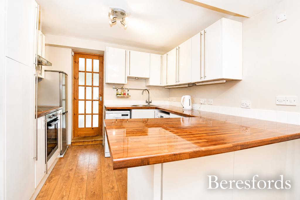 Property photo 3 of 9 Kitchen