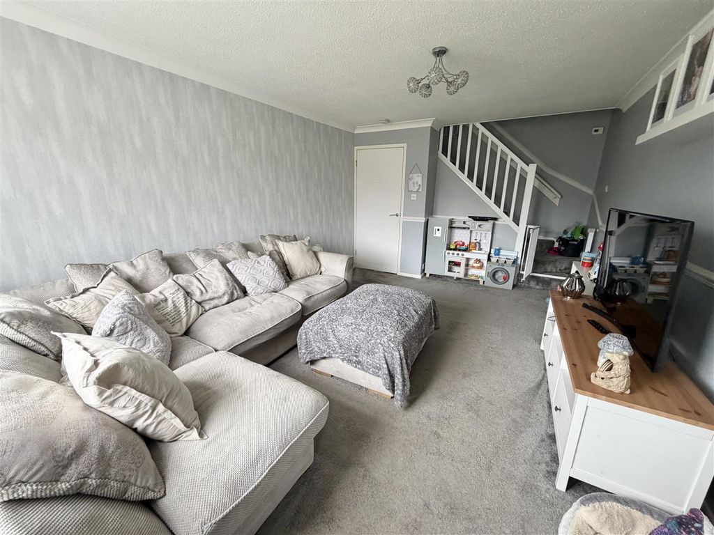 Property photo 3 of 10 Lounge