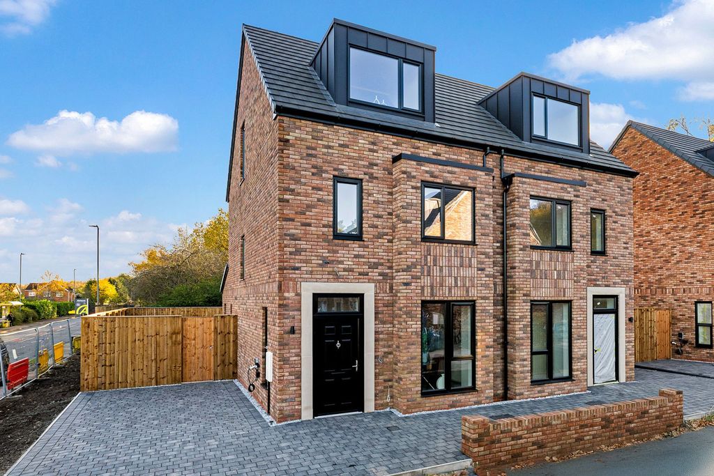 Property photo 1 of 36