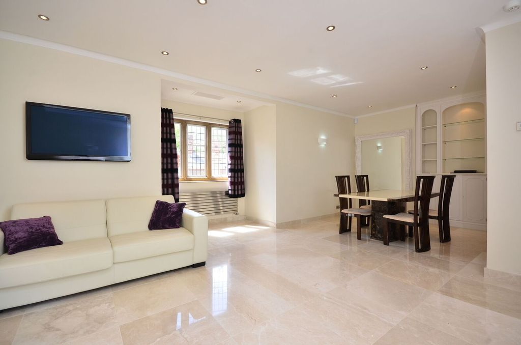 Property photo 2 of 12