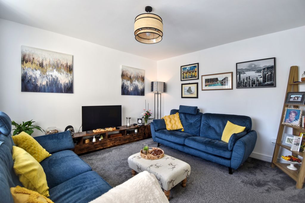 Property photo 3 of 24