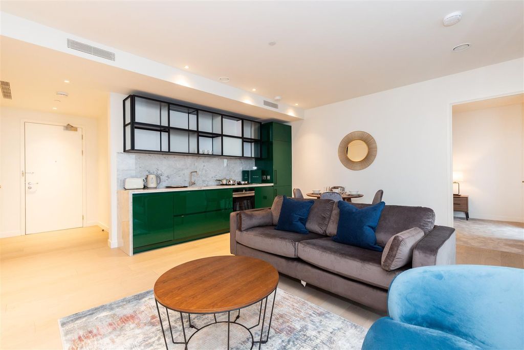 Property photo 3 of 9 3901 Hobart Building-4.Jpg