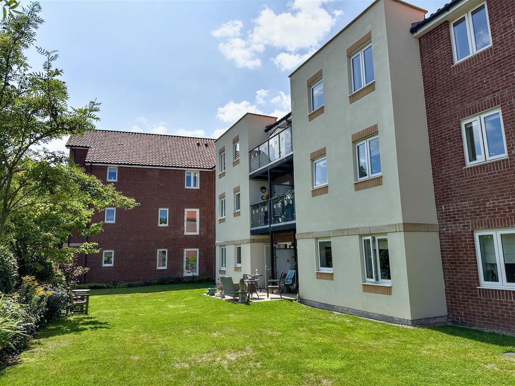 Property photo 1 of 16 External