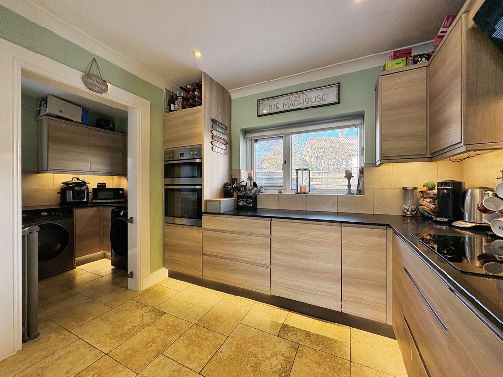 Property photo 3 of 42 70d1871B-31