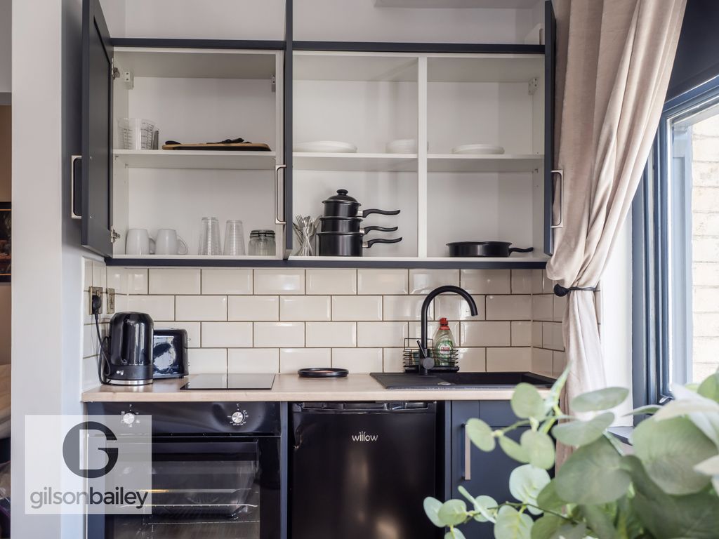 Property photo 2 of 12 3-Flat4 52Apowrd-11