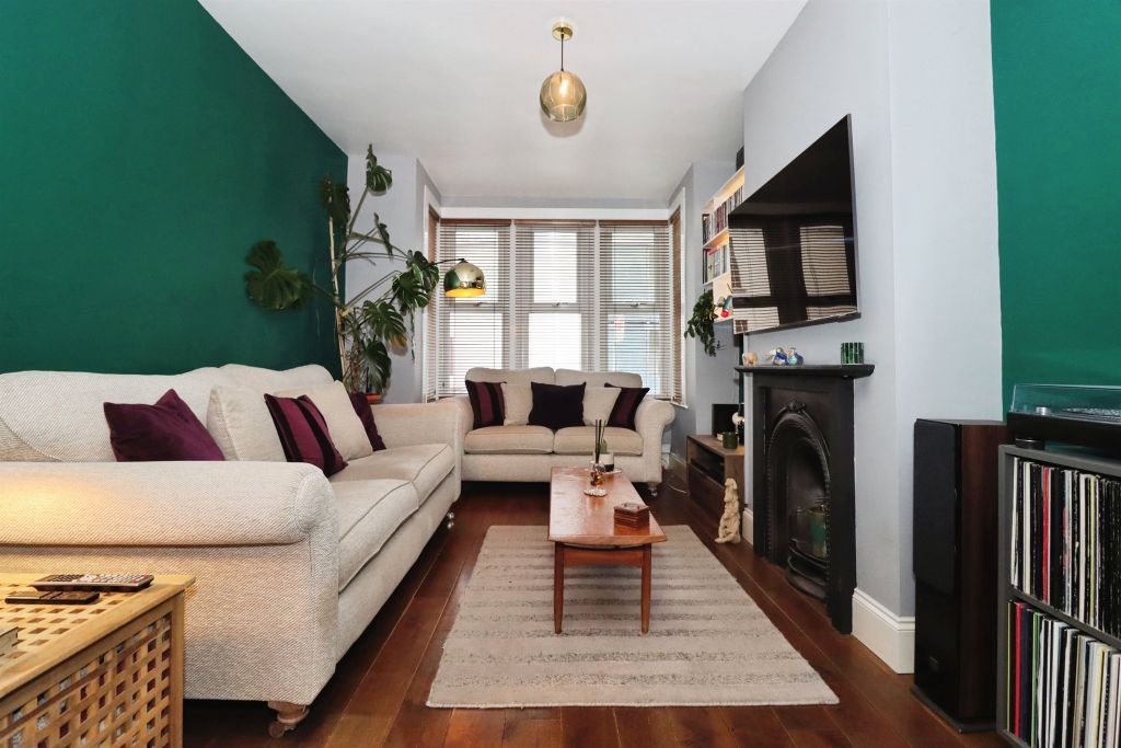 Property photo 2 of 20