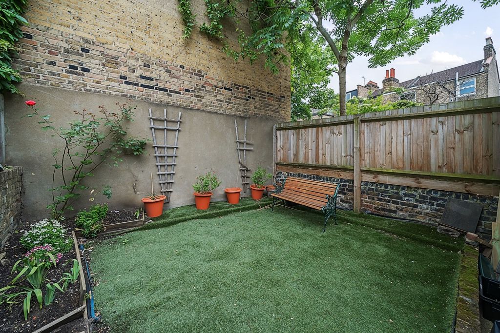 Property photo 2 of 15 Garden Dal