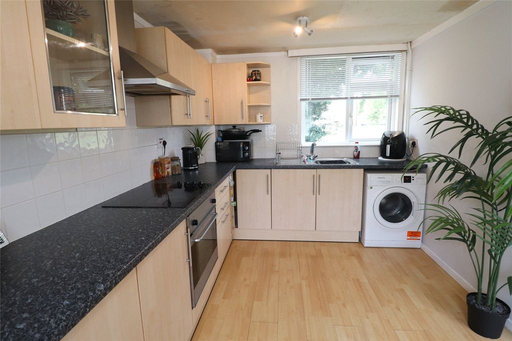 Property photo 2 of 14 Picture No. 04