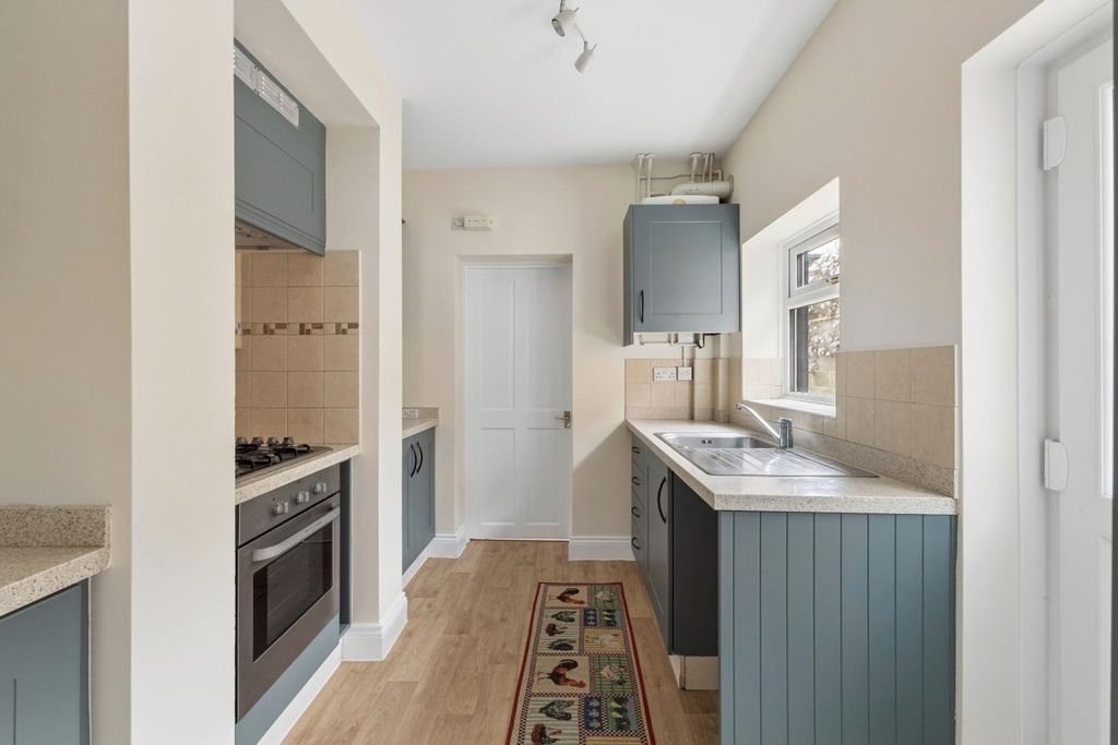 Property photo 3 of 19 Kitchen