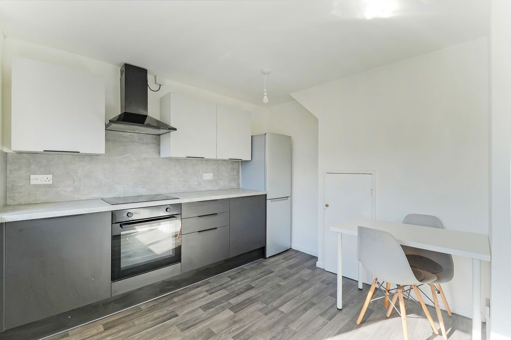 Property photo 2 of 19 Kitchen