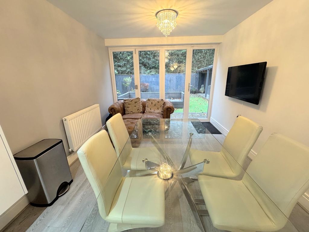 Property photo 3 of 12 Kitchen / Dining Area