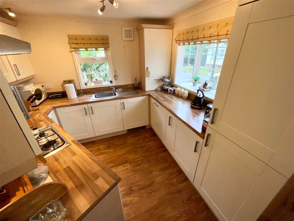 Property photo 2 of 9 Kitchen