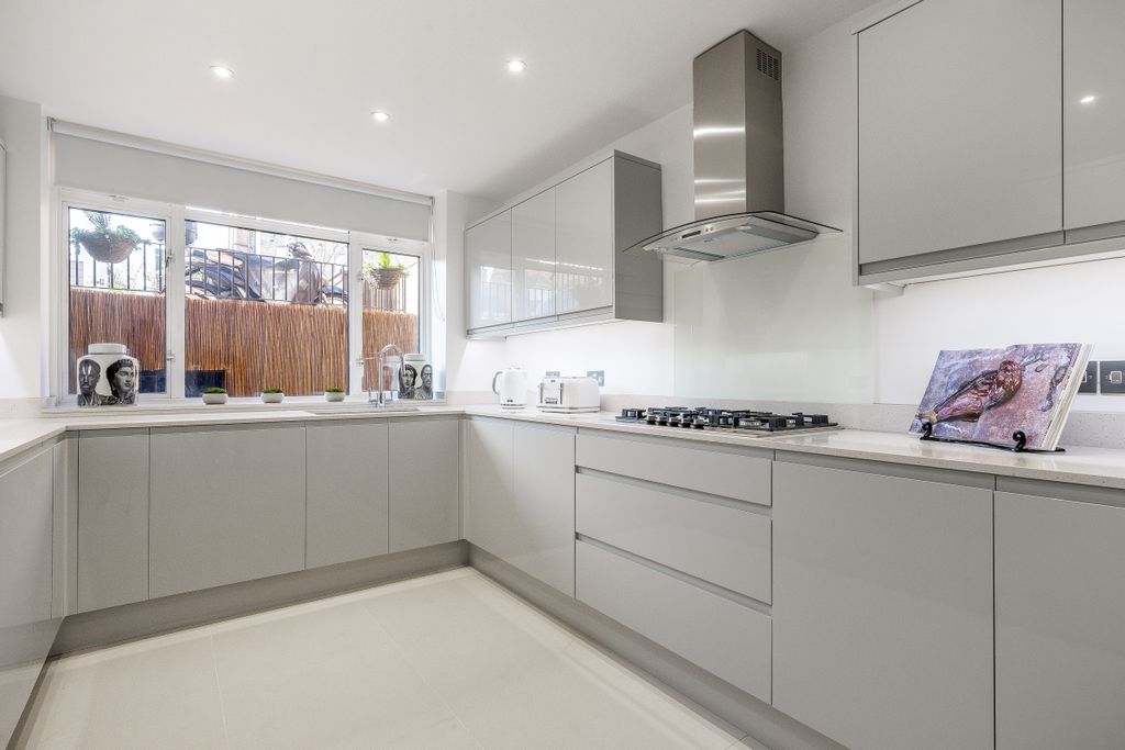 Property photo 2 of 20 10