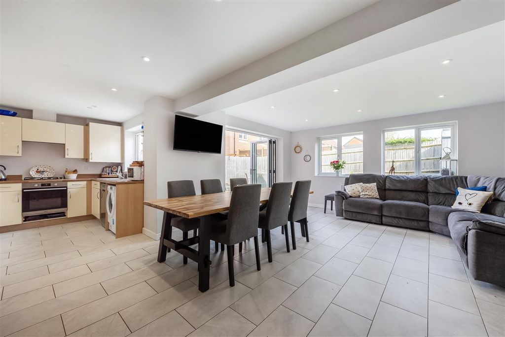 Property photo 3 of 22 Ph6_6467895.Jpg