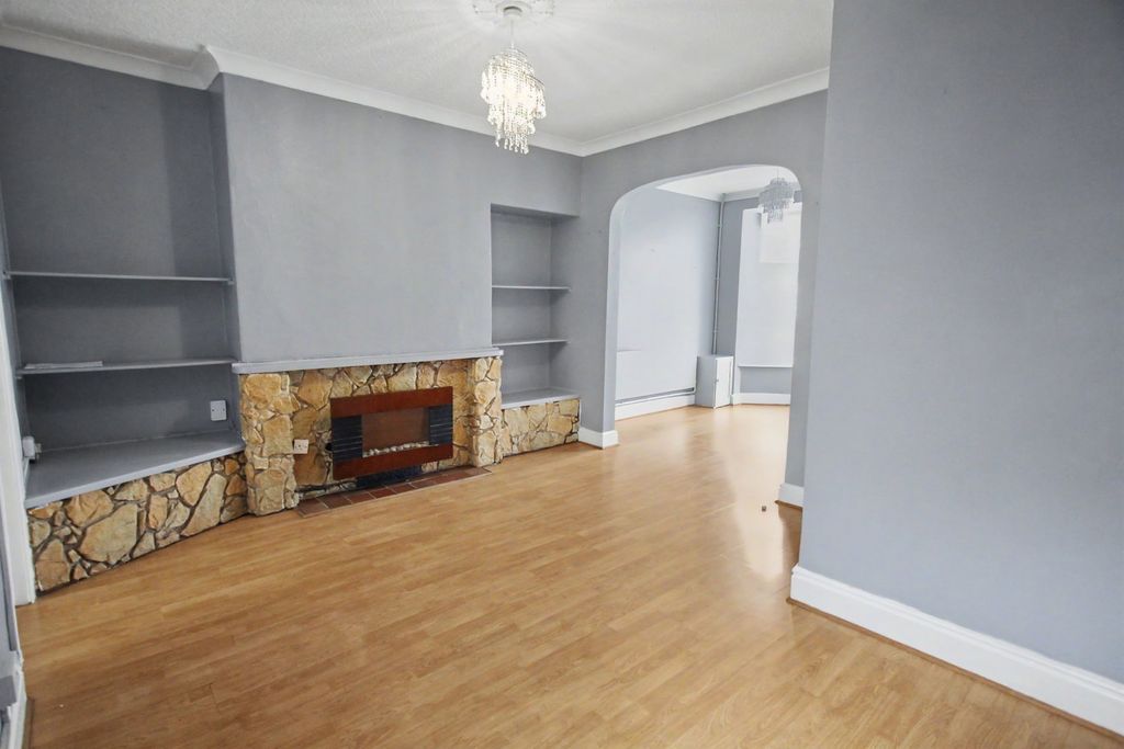 Property photo 3 of 22
