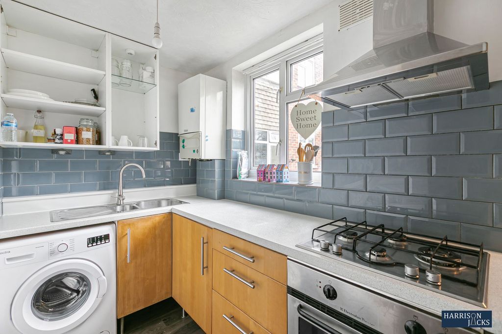 Property photo 3 of 14 Kitchen