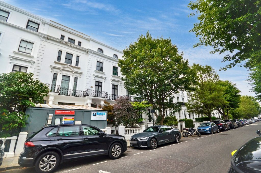 Property photo 2 of 9 Flat B, 79 Hereford Road, Notting Hill, London W2 5Bb