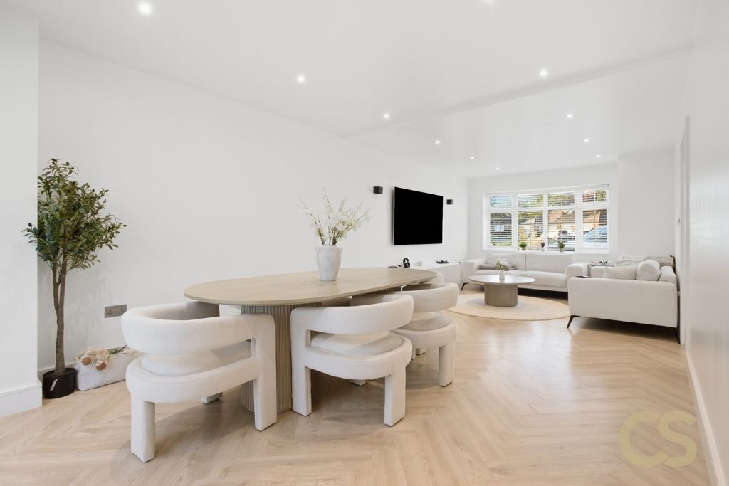 Property photo 3 of 17 5538663