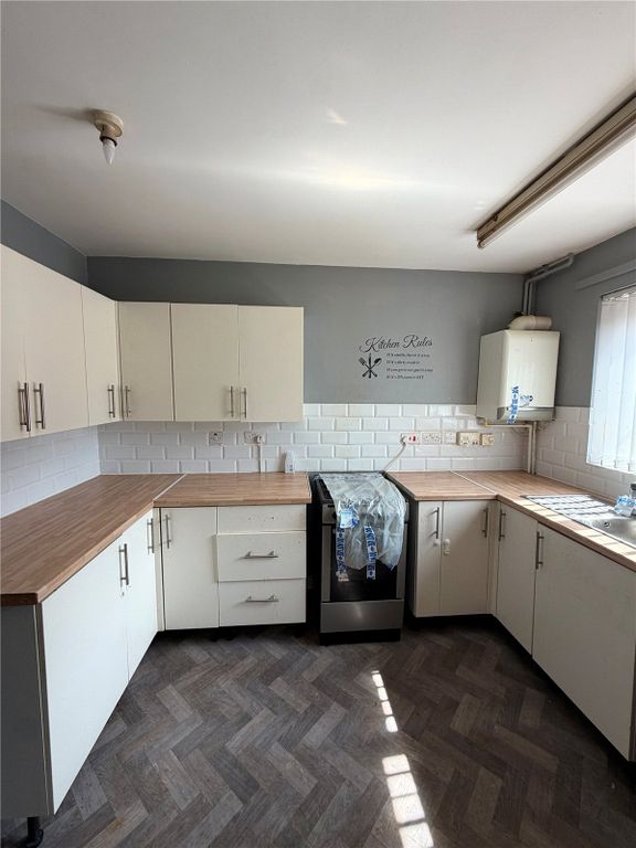 Property photo 2 of 13 Picture No. 08